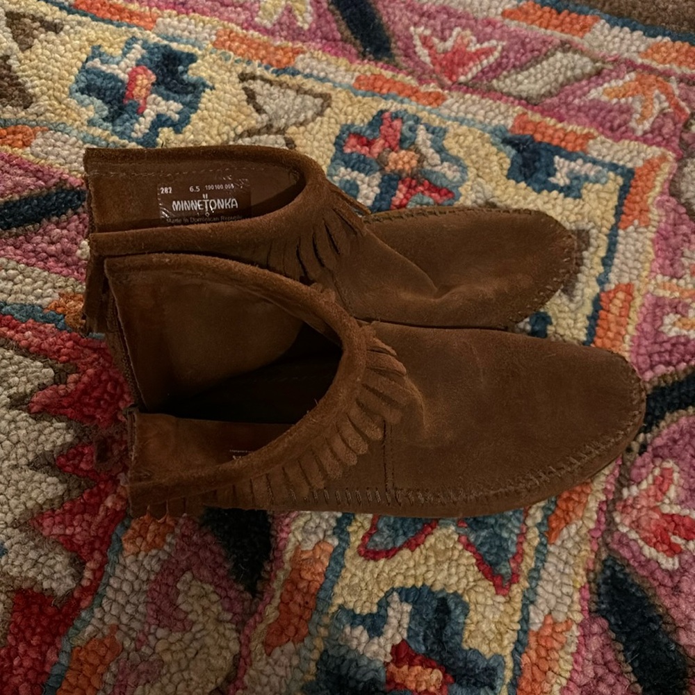 Minnetonka Boots 6.5